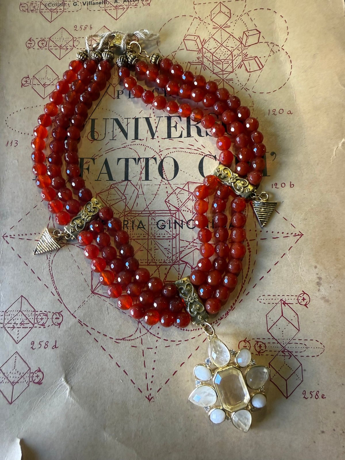 Collana con corniola e croce