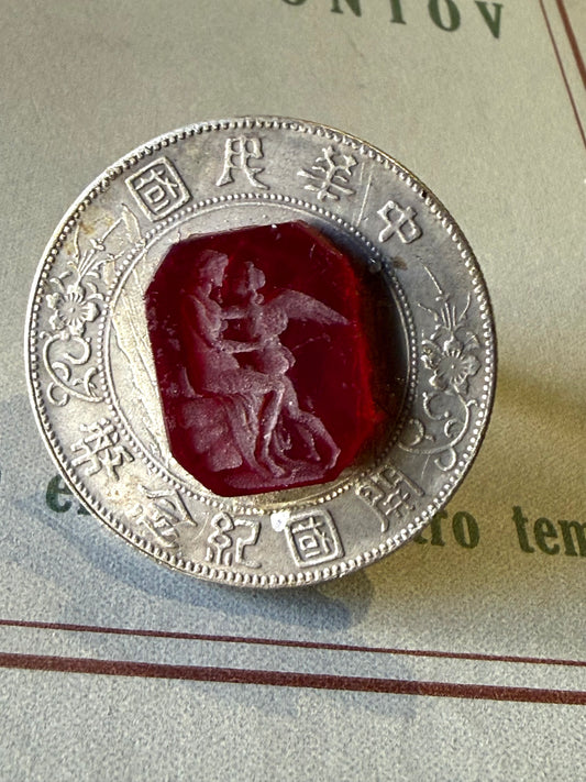 Anello Pasta Vitrea e Moneta Antica