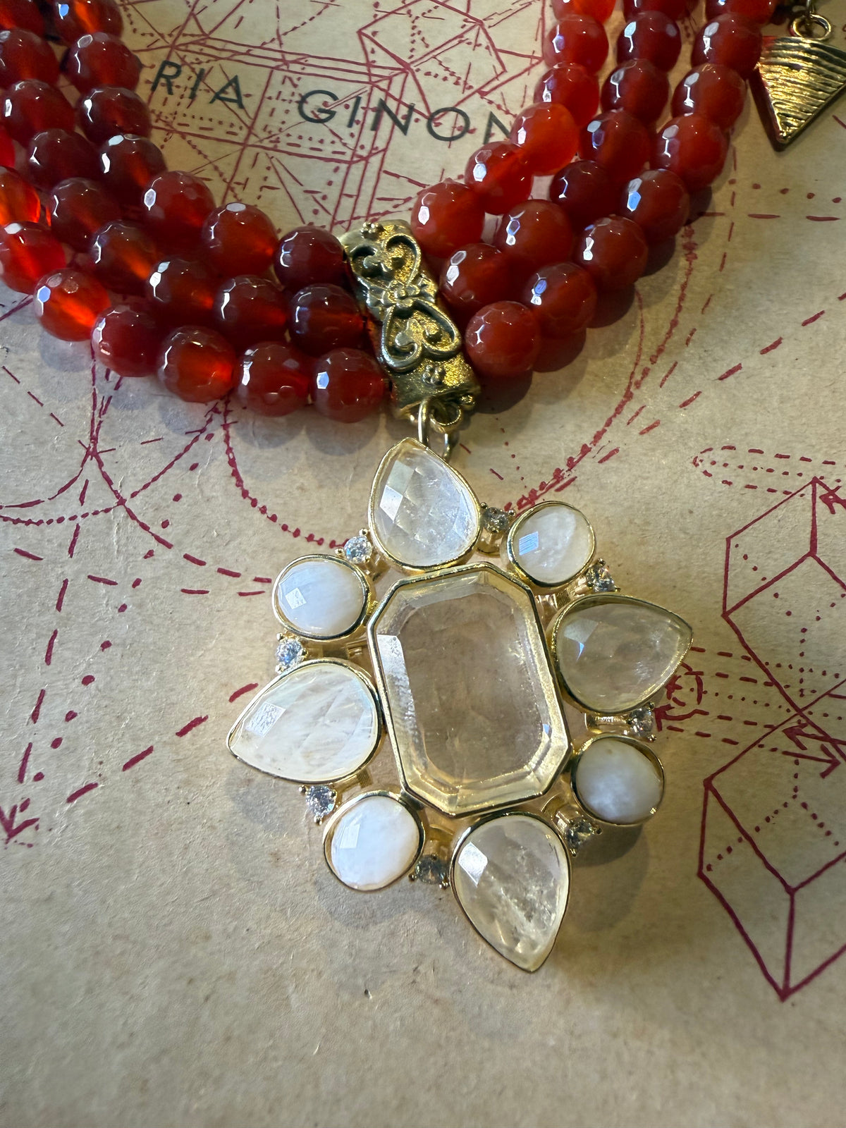 Collana con corniola e croce