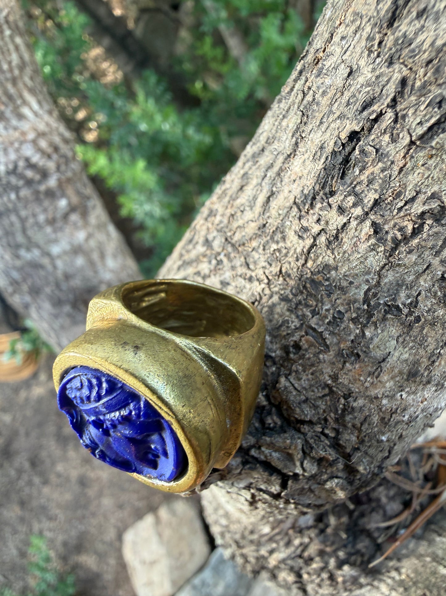Anello Lapis blu inciso