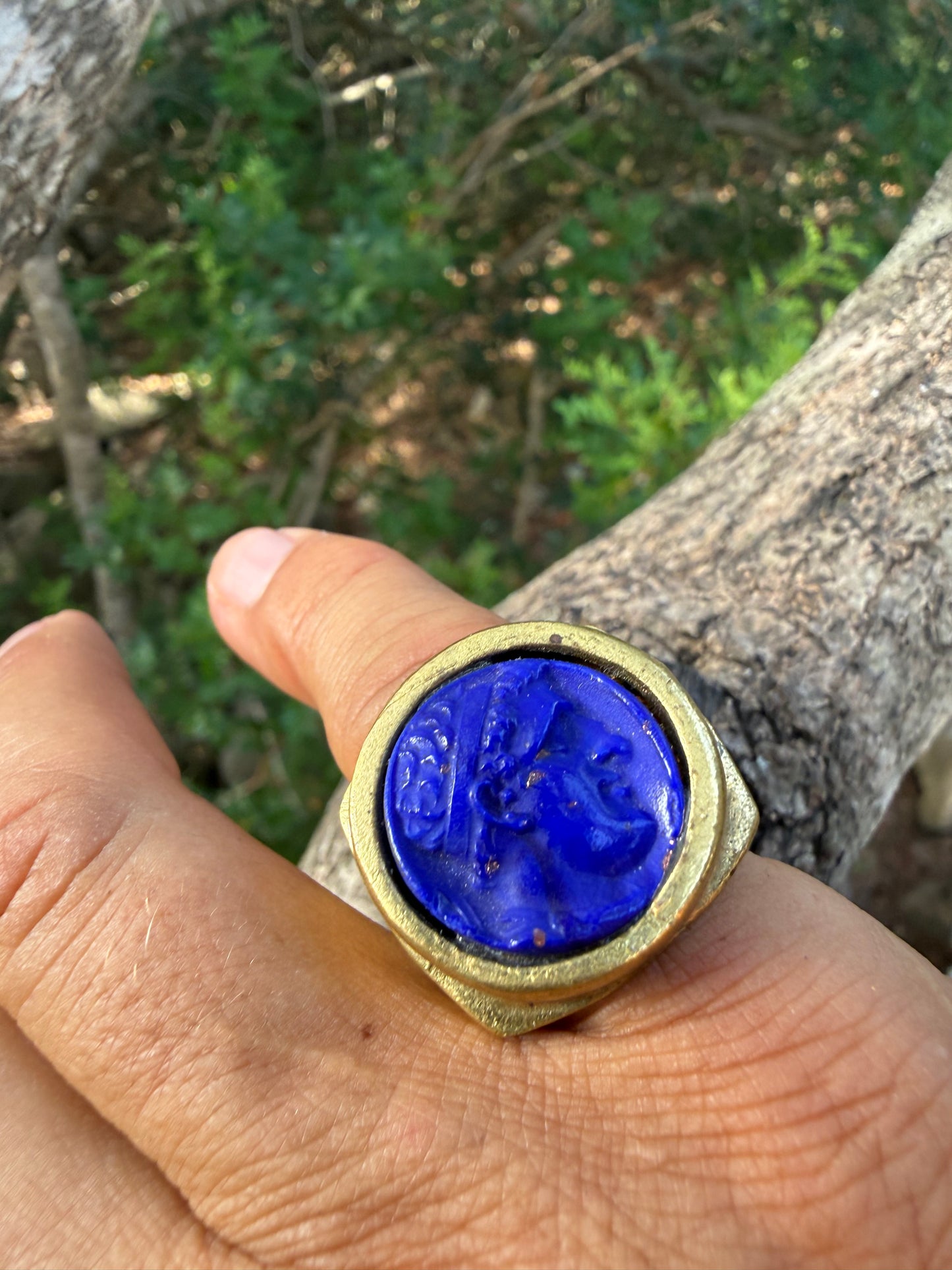 Anello Lapis blu inciso