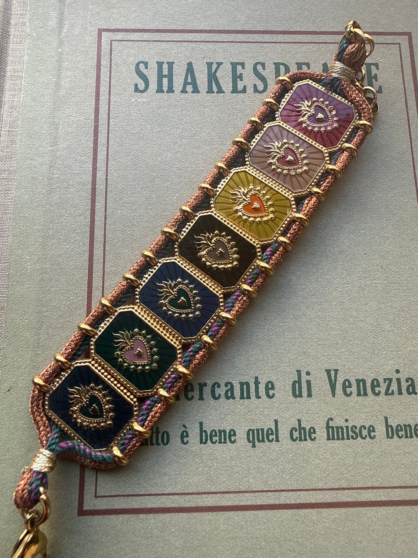 Bracciale smalto e cuori sacri
