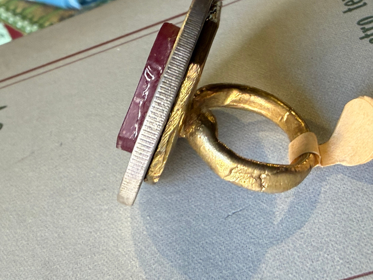 Anello Pasta Vitrea e Moneta Antica