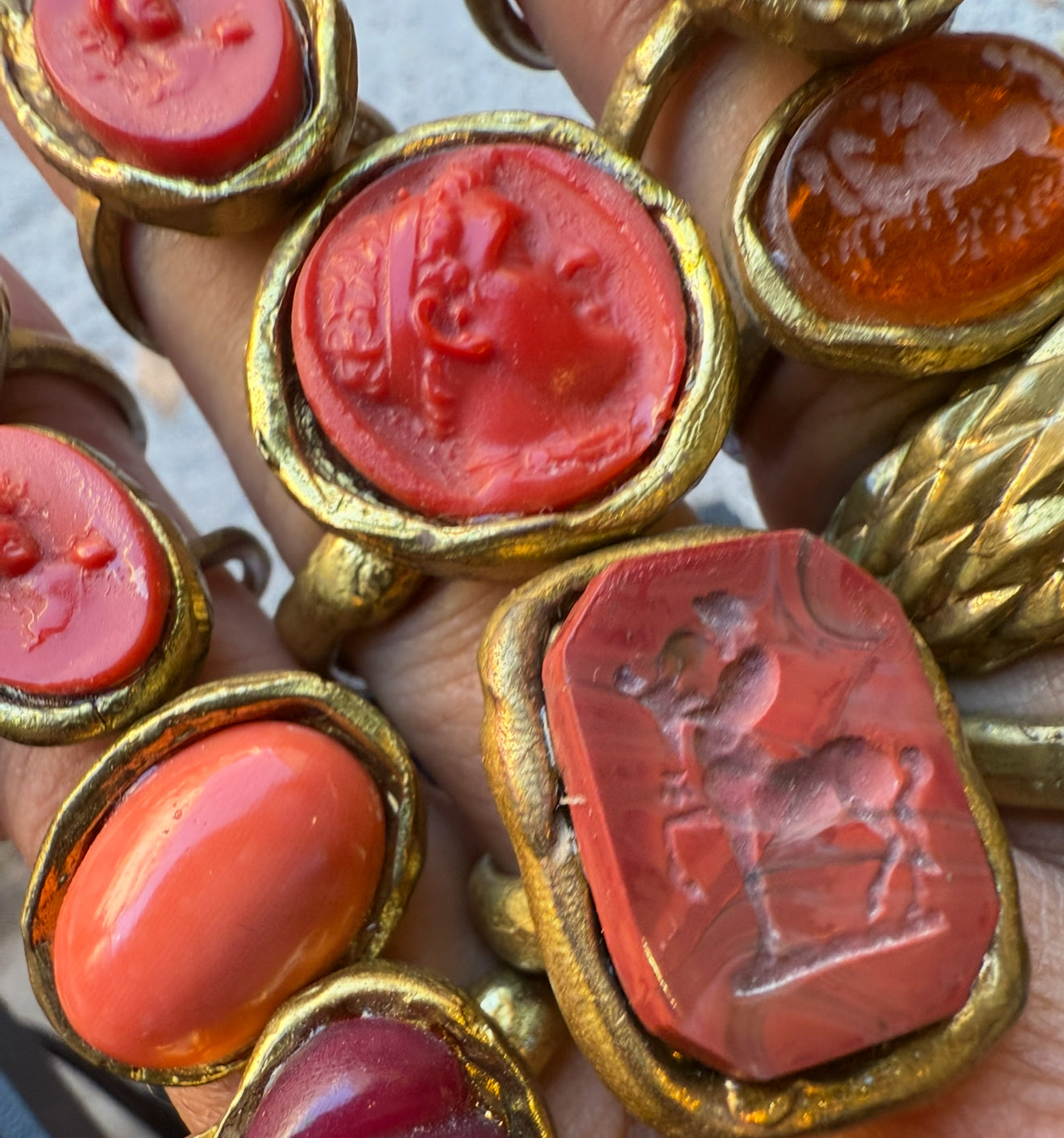 Anello in Pasta Vitrea Corallo rotondo