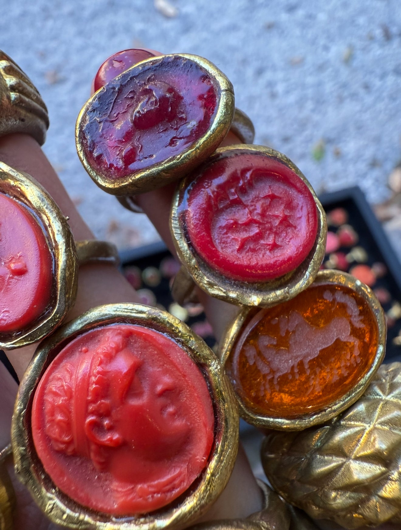 Anello in Pasta Vitrea Corallo rotondo