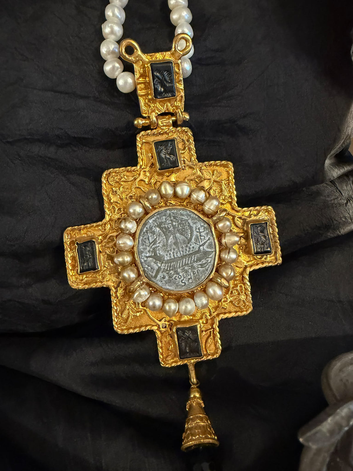 Collana Croce e perle