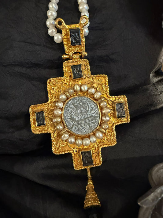 Collana Croce e perle
